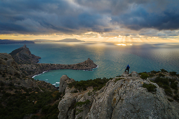 포토 JPG 해외이미지 구름 실루엣 바다 자연 하늘 아침 산 안테나 사람 풍경 사람없음 초록색 햇빛 태양 정상 망토 언덕 러시아 암초 절정 해외포토 주간 자연요소 유럽 컬러 통신 촬영기법 생태계 파일형식 이미지허브