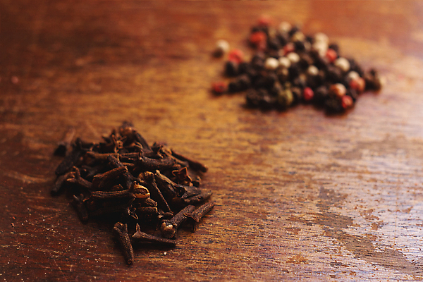 포토 JPG 해외이미지 아시아 음식 재료 건조 요리 씨앗 사람없음 목재 빨간색 초록색 컬러풀 장미 갈색 쌓기 주방 검은색 어둠 수확 껍질 흰색 양념 조미료 닫기 맛 인도인 허브 향신료 부식 유기농 질감 매움 향기 향 레시피 후추 모음 해외포토 외국인 나무 식물 웰빙 꽃 나라 컬러 컨셉 농업 모션 동양인 한글 냄새 향미료 파일형식 이미지허브