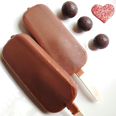 포토 JPG 해외이미지 전통 접시 손 음식 조각 백그라운드 2 탁자 아이스크림 디저트 사람없음 여름 갈색 케이크 초콜릿 빵집 흰색 신선 달콤 맛 설탕 크림 코코아 페스츄리 핸드메이드 해외포토 식기 계절 음료 빵 컬러 가구 컨셉 신체부위 상점 파일형식 이미지허브