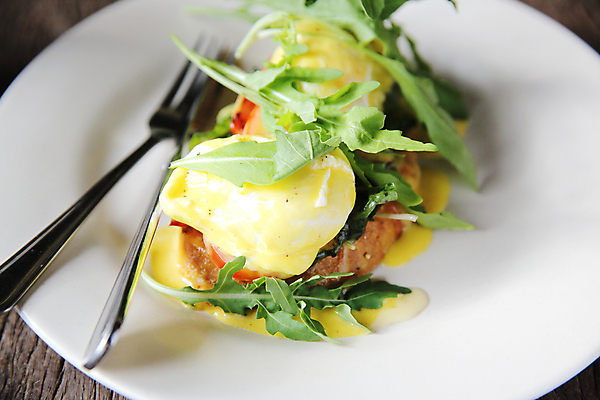 포토 JPG 해외이미지 접시 포크 실내 사람없음 아침식사 루꼴라 미국음식 수란 에그베네딕트 해외포토 식기 채소 서양음식 샌드위치 내부 식사 파일형식 이미지허브