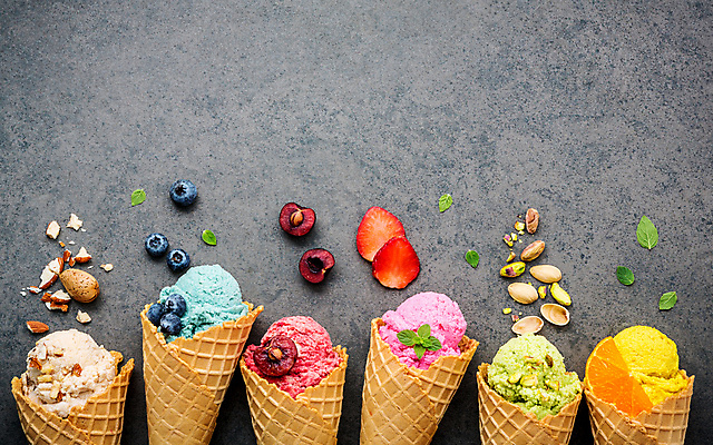 포토 JPG 해외이미지 오렌지 딸기 사람없음 견과류 체리 블루베리 아이스크림콘 콘아이스크림 바닐라 피스타치오 카피스페이스 해외포토 과일 아이스크림 공백 콘 파일형식 이미지허브