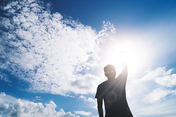 포토 JPG 해외이미지 라이프스타일 응시 남자 행복 도로 음료 여행 백그라운드 컨셉 가이드 배낭 자연 하늘 휴가 산 사람 성인 사람없음 야외 친구 여행객 산책 흰색 도시 뜨거움 백패커 해외포토 직업 시선 감정 길 컬러 가방 관계 교통시설 휴식 생활 생태계 파일형식 이미지허브