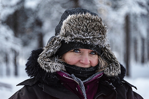 포토 JPG 해외이미지 백인 모델 계절 여자 행복 얼굴 백그라운드 크리스마스 겨울 자연 날씨 털 건강 관리 사람 성인 사람없음 야외 파란색 뷰티 목도리 추위 코트 흰색 피부 겨울옷 서리 고립 해외포토 서양인 잡화 옷 기념일 감정 컬러 신체부위 외투 생태계 파일형식 이미지허브