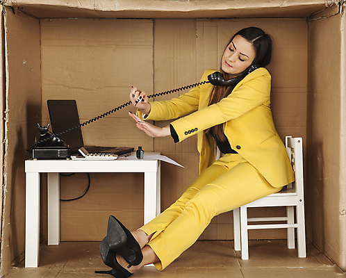 포토 JPG 해외이미지 전신 백인 여자 의자 탁자 한명 앉기 성인 옆모습 노트북 상자 사무실 업무 비즈니스우먼 전화기 갇힘 답답함 성인여자한명만 해외포토 서양인 1 뷰포인트 가구 비즈니스 모션 사람 전자제품 작업 직장인 감각 여자한명만 성인여자만 파일형식 이미지허브