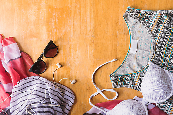 포토 JPG 해외이미지 라이프스타일 옷 계절 여자 안경 이어폰 여행 백그라운드 컨셉 장신구 탁자 휴가 휴식 사람없음 목재 여름 세트 비키니 선글라스 유행 우주 목도리 흰색 플랫 샌들 주말 힙스터 해외포토 나무 잡화 패션 수영복 컬러 음향기기 가구 신발 재료 사람 생활 파일형식 이미지허브