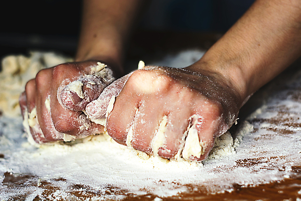포토 JPG 해외이미지 백인 전통 손 여자 음식 빵 백그라운드 재료 탁자 주택 피자 건강 관리 요리 사람 사람없음 목재 케이크 주방 요리사 식사 빵집 흰색 시골 신선 가루 밀 굽기 준비 날것 반죽 만들기 밀가루 레시피 밀가루반죽 이스트 제빵사 페스츄리 핸드메이드 해외포토 서양인 나무 직업 컬러 가구 모션 디저트 곡류 패스트푸드 서양음식 건물 신체부위 상점 구이 파일형식 이미지허브