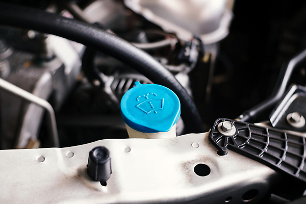 포토 JPG 해외이미지 자동차 근접촬영 사람없음 뚜껑 주입구 차량점검 워셔액 해외포토 육상교통 뷰포인트 점검 차량용품 파일형식 이미지허브