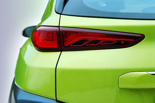 포토 JPG 해외이미지 디자인 스포츠 여행 컨셉 교통시설 자동차 전등 거리 부츠 사람없음 빛 운동 반사 힘 램프 바퀴 고급 시작 꼬리 타이어 위치 반전 공격적 센서 자동 전용 조율 철강 주도 세련 해외포토 육상교통 교통 신발 조명 건강 예절 시설 파일형식 이미지허브