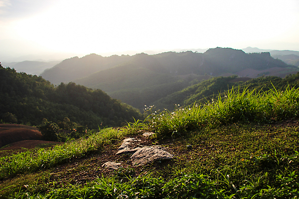 포토 JPG 해외이미지 나무 구름 계절 공원 여행 백그라운드 태국 자연 하늘 아침 휴가 휴식 산 텐트 풍경 사람없음 야외 초록색 여름 파란색 햇빛 태양 뷰티 여행객 일출 일몰 하이킹 안개 가을 흰색 숲 캠핑장 언덕 장면 내추럴 뿌연 해외포토 주간 자연요소 식물 공공시설 아시아 컬러 컨셉 레저 날씨 캠핑도구 사람 노을 캠핑 생태계 파일형식 이미지허브