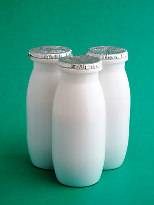 포토 JPG 해외이미지 음료 음식 다이어트 부분 건강 3 사람없음 초록색 우유 뚜껑 흰색 액체 그룹 상품 컨테이너 플라스틱 먹기 오브젝트 상쾌 요거트 내추럴 바이오 요구르트 해외포토 감정 산업 컬러 모션 재질 유제품 파일형식 이미지허브