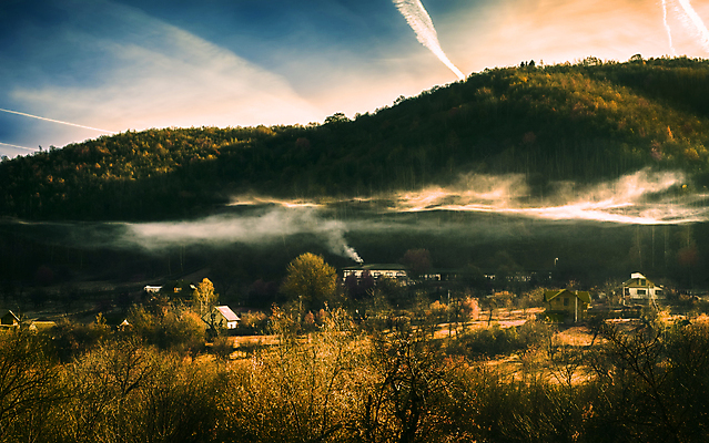 포토 JPG 해외이미지 주간 나무 구름 산 사람없음 야외 건물 마을 가을풍경 숲 루마니아 해외포토 자연요소 식물 건축물 유럽 풍경 파일형식 가을_계절 이미지허브