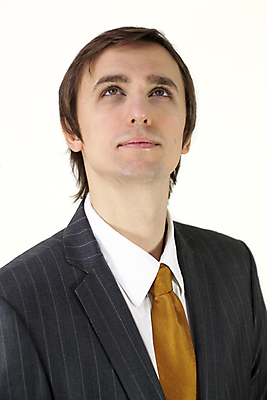 포토 JPG 해외이미지 백인 직업 라이프스타일 응시 남자 행복 얼굴 비즈니스 창문 청소년 자연 성공 표정 한명 서기 사람 성인 검은색 올려보기 흰색 신선 작업 비즈니스맨 우아함 해외포토 서양인 1 시선 감정 컬러 컨셉 모션 생활 신체부위 직장인 생태계 파일형식 이미지허브