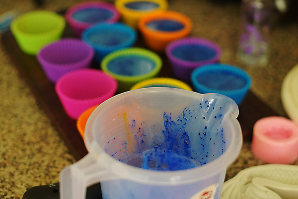 포토 JPG 해외이미지 음식 분홍색 탁자 디저트 요리 사람없음 컵 가로 빨간색 초록색 파란색 컬러풀 노란색 쌓기 케이크 주방 보라색 활발 빵집 장비 흰색 생일 그룹 달콤 컨테이너 컵케이크 굽기 크림 오브젝트 준비 머핀 비누 곰팡이 실리콘 파스텔톤 페스츄리 핸드메이드 공급 해외포토 식기 기념일 산업 빵 컬러 가구 컨셉 모션 위생용품 상점 맛 구이 파일형식 이미지허브