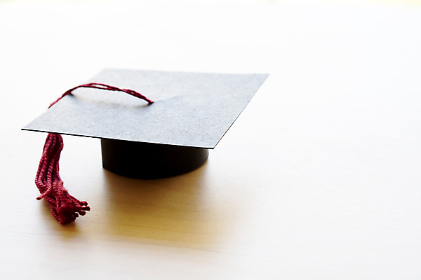 포토 JPG 해외이미지 교육 백그라운드 컨셉 돈 비즈니스 졸업 사람없음 가로 금융 쌓기 저축 대학교 대출 빚 구역 캡모자 해외포토 모자_잡화 학교 모션 경제 재산 파일형식 이미지허브