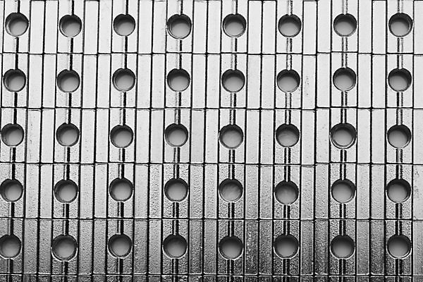 포토 JPG 해외이미지 접시 산업 선 백그라운드 추상 흑백 사람없음 빛 반짝임 뷰티 반사 금속 검은색 회색 견과류 흰색 나사 구멍 제조 은색 상품 미끄럼틀 직사각형 줄서기 하드웨어 해외포토 도형 식기 컬러 무늬 모션 재질 촬영기법 컴퓨터 공구 놀이기구 파일형식 이미지허브