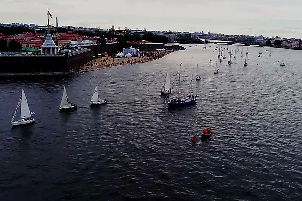 포토 JPG 해외이미지 남자 호수 어린이 스포츠 파도 여행 포즈 백그라운드 요트 자연 바람 휴가 항해 건강 사람 소년 사람없음 야외 건물 물 파란색 강 태양 축제 경쟁 에너지 흰색 윈드서핑 만 보트 서핑 크루즈 속도 레가타 수평선 해외포토 자연요소 건축물 바다 컬러 컨셉 배_교통 날씨 수상스포츠 생태계 파일형식 이미지허브