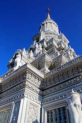 포토 JPG 해외이미지 전통 아시아 종교 문화 여행 불교 건축양식 하늘 미술 동양인 성인 사람없음 야외 건물 조각상 여행객 평화 믿음 탑 화목 고요 기도 사찰 센터 역사 황금 공예 캄보디아 신성 천연기념물 사리탑 순례 숭배 옛날 해외포토 건축물 건축 감정 나라 컨셉 종교건축 문화예술 사람 인종 취미 조형물 파일형식 이미지허브