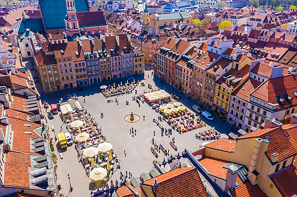 포토 JPG 해외이미지 전통 유럽 문화 여행 건축양식 창문 하늘 거리 아파트 주택 사람없음 야외 건물 가로 여름 관광지 하이앵글 도시풍경 갈색 식당 조약돌 도시 역사 옥상 시티라이프 타운 폴란드 구시가지 명승지 조감도 바르샤바 해외포토 라이프스타일 건축물 계절 건축 나라 뷰포인트 컬러 풍경 상점 돌_바위 파일형식 이미지허브