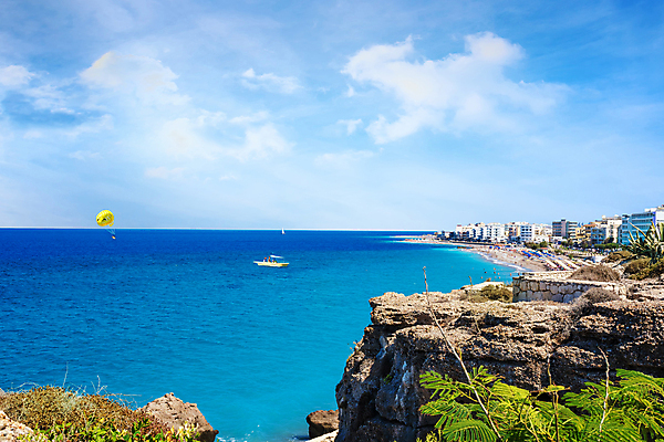포토 JPG 해외이미지 구름 파도 바다 섬 여행 자연 하늘 휴가 휴식 항해 사람 사람없음 야외 물 여름 파란색 맑음 덮개 흰색 도시 만 지중해 그리스 휴양지 낙하산 그리스인 사파이어 해외포토 자연요소 서양인 계절 유럽 컬러 컨셉 배_교통 날씨 장소 뚜껑 생태계 파일형식 이미지허브