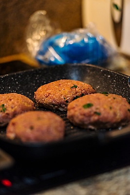 포토 JPG 해외이미지 음식 백그라운드 토마토 채소 탁자 양파 치즈 주택 패스트푸드 샌드위치 육류 돼지고기 사람없음 목재 식당 식사 저녁식사 치킨 샐러드 소고기 햄버거 시골 신선 클래식 그릴 상추 바비큐 굽기 속도 메뉴 유기농 깨 베이컨 점심식사 고립 번 치즈버거 해로움 핸드메이드 해외포토 나무 웰빙 빵 가구 컨셉 식재료 재료 주방용품 유제품 건물 상점 조미료 인스턴트 구이 닭고기요리 파일형식 이미지허브