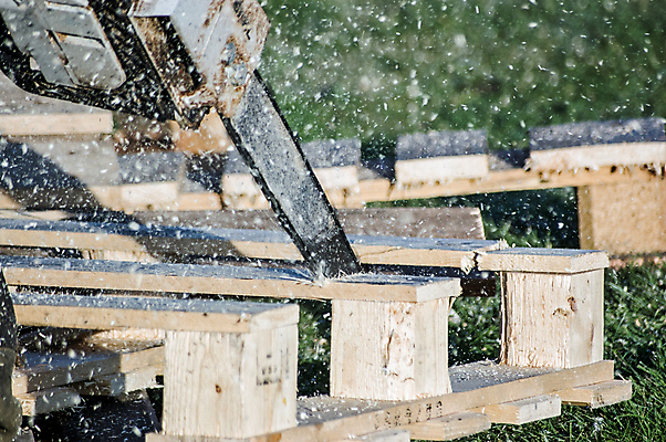 포토 JPG 해외이미지 산업 조각 포즈 사람없음 야외 목재 가로 소리 공구 칼날 입자 장작 자르기 먼지 목공예 시끄러움 모터 전기톱 톱밥 톱질 힘찬 해외포토 나무 컨셉 재료 모션 도구 가루 공예 톱 파일형식 이미지허브
