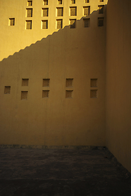 포토 JPG 해외이미지 디자인 벽 여행 백그라운드 컨셉 패턴 건축양식 창문 표면 추상 그림자 미술 사람없음 건물 빛 노란색 문 어둠 닫기 그림 질감 그런지 스타일 해외포토 건축물 건축 컬러 무늬 모션 문화예술 파일형식 이미지허브