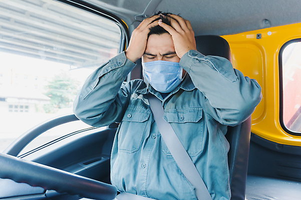 포토 JPG 해외이미지 남자 비즈니스 교통시설 자동차 태국 노동자 건강 가면 한명 안전 사람 동양인 건강관리 중국 고통 트럭 운전사 바이러스 닫기 보호 질병 서비스 감염 짐차 트레일러 그만 인플루엔자 전염병 캡모자 필터 코로나바이러스 해외포토 직업 모자_잡화 1 감정 아시아 육상교통 교통 컨셉 의학 모션 관리 인종 시설 파일형식 이미지허브