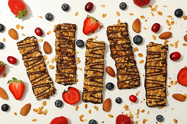 포토 JPG 해외이미지 딸기 실내 사람없음 흰배경 블루베리 아몬드 에너지바 오트밀 그래놀라 해외포토 음식 백그라운드 과일 내부 견과류 흰색 파일형식 귀리 이미지허브