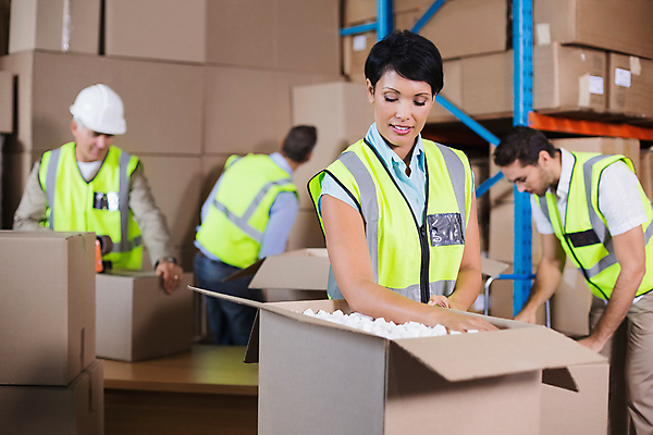 포토 JPG 해외이미지 백인 여자 남자 40대 중년 50대 포장 노동자 실내 미소 여러명 상반신 20대 성인 앞모습 옆모습 뒷모습 30대 상자 작업 안전모 물류창고 해외포토 서양인 직업 뷰포인트 다수 표정 사람 청년 내부 장년 헬멧 안전장비 창고 파일형식 이미지허브