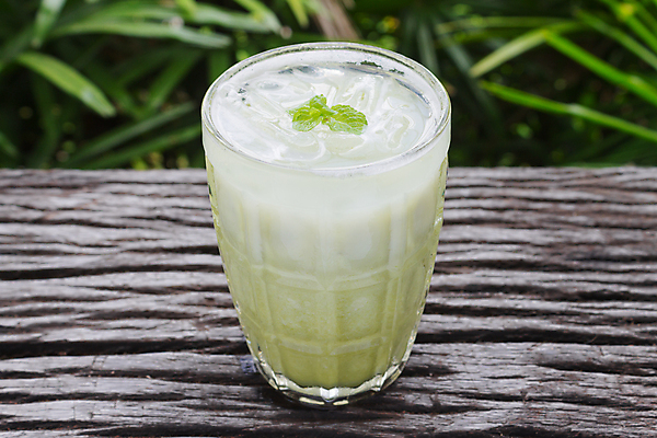 포토 JPG 해외이미지 음료 유리 건강 사람없음 초록색 물 갈색 얼음 흐름 우유 추위 액체 시원함 다과 해외포토 자연요소 컬러 컨셉 재질 디저트 유제품 파일형식 이미지허브