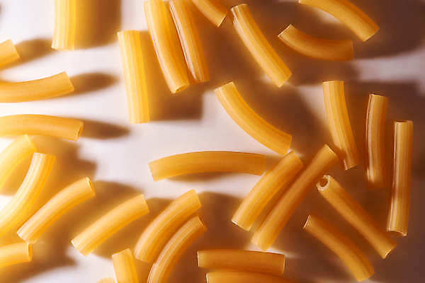 포토 JPG 해외이미지 꽃 2 재료 건조 파스타 건강 스파게티 요리 사람없음 노란색 이탈리아 흰색 쌍 닫기 둥지 밀 다발 묶기 먹기 묘사 국수 귀 밀짚 고립 녹말 탄수화물 펜네 해외포토 식물 유럽 음식 컬러 모션 곡류 서양음식 신체부위 면류 짚 파일형식 이미지허브