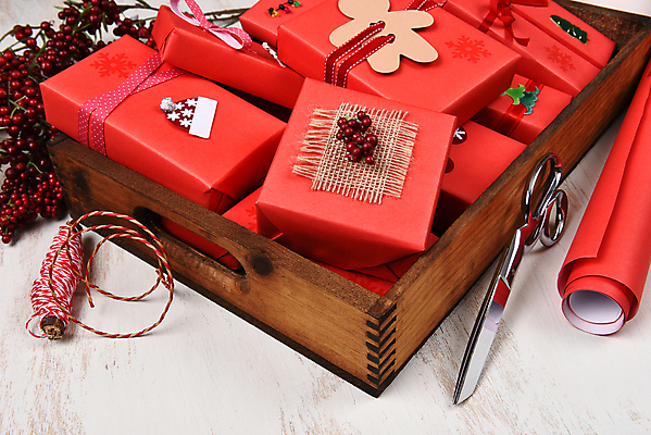 포토 JPG 해외이미지 열매 리본 종이 줄 크리스마스 휴가 선물 사람없음 목재 가로 빨간색 흰색 시골 주기 롤 머리위 패키지 노끈 포장소품 핸드메이드 해외포토 나무 식물 기념일 컬러 재료 포장 모션 오브젝트 포장재료 파일형식 이미지허브