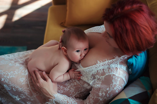 포토 JPG 해외이미지 응시 남자 행복 아들 어린이 가족 포옹 엄마 함께함 건강 사랑 사람 소년 두명 세로 컬러풀 약 카메라 우유 아기 신생아 보호 핥기 작음 가슴 간호 월 걸음마 돌봄 수유 천진난만 해외포토 시선 감정 컬러 컨셉 의학 관계 안기 모션 유제품 신체부위 전자제품 날짜 크기 파일형식 이미지허브