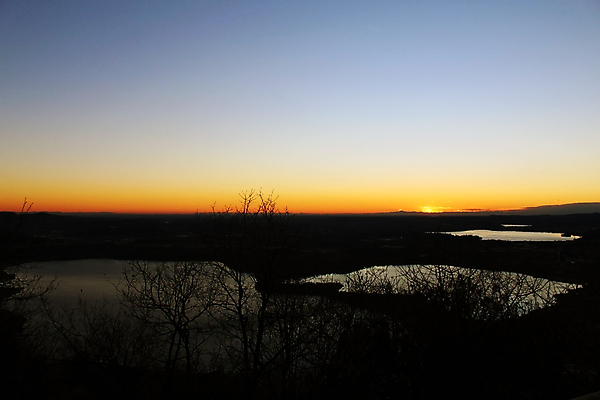 포토 JPG 해외이미지 나무 실루엣 유럽 호수 여행 백그라운드 오렌지 자연 하늘 파노라마 사람없음 야외 물 파란색 빛 컬러풀 태양 반사 환경 일몰 이탈리아 나뭇가지 야간 알프스 장면 몬테카를로 해외포토 자연요소 식물 나라 컬러 과일 촬영기법 노을 생태계 모나코 파일형식 이미지허브