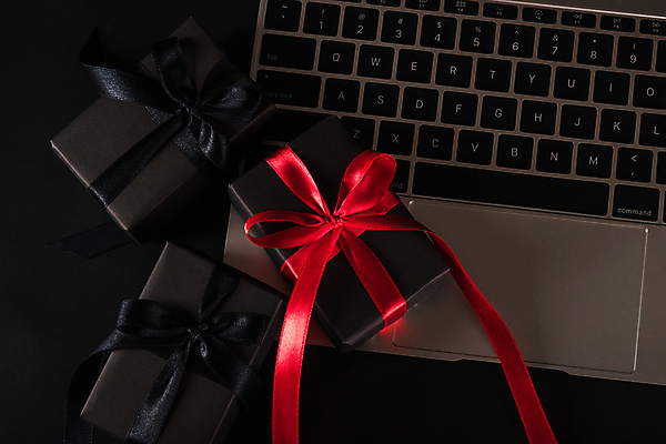 포토 JPG 해외이미지 행복 리본 백그라운드 컨셉 크리스마스 인터넷 비즈니스 휴가 선물 사람없음 빨간색 노트북 쇼핑 컴퓨터 상자 사무실 세일 상점 검은색 공책 카트 키보드 신용카드 시장 배달원 구매 쥐 연결 사이버 고객 주기 상품권 상업 전자 획득 소매 온라인 승진 전자상거래 금요일 마케팅 월요일 블랙프라이데이 해외포토 직업 기념일 감정 컬러 모션 데이이벤트 문구용품 금융 전자제품 설치류 요일 파일형식 이미지허브