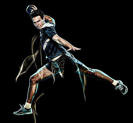 포토 JPG 해외이미지 전신 응시 남자 스포츠 이동 검은배경 실내 한명 성인 점프 핸드볼 핸드볼선수 핸드볼공 성인남자한명만 해외포토 1 시선 백그라운드 컨셉 공 모션 운동선수 사람 내부 구기 검은색 남자한명만 성인남자만 파일형식 이미지허브