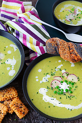 포토 JPG 해외이미지 접시 음식 사람없음 목재 세로 컬러풀 크래커 식사 시골 신선 맛 수프 허브 크림 완두콩 레시피 점심식사 입가심 총각무 핸드메이드 해외포토 나무 식물 식기 컬러 컨셉 재료 콩 쿠키 무 파일형식 이미지허브