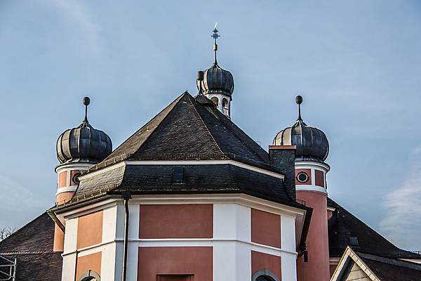 포토 JPG 해외이미지 나무 종교 하늘 사람없음 파란색 교회 탑 기도 나뭇가지 첨탑 종탑 숭배 해외포토 식물 건축물 컬러 종교건축 건물 파일형식 이미지허브