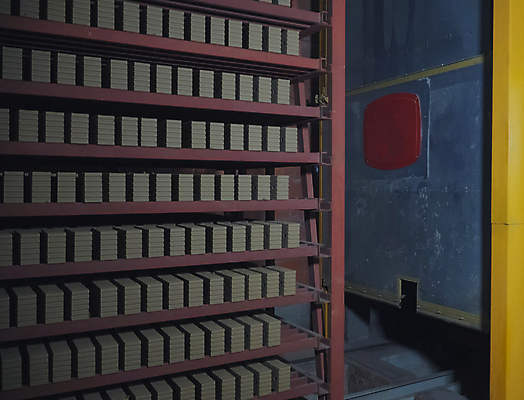 포토 JPG 해외이미지 식물 남자 산업 선 벽 조각 건축양식 공장 교통시설 벽돌 바닥 주택 사람없음 건물 빨간색 상점 검은색 블록 장비 수확 도자기 작업실 오븐 굽기 준비 질감 날것 점토 곰팡이 방법 컨베어밸트 해외포토 건축물 건축 컬러 교통 농업 공업 사람 기계 가전제품 구이 시설 파일형식 이미지허브