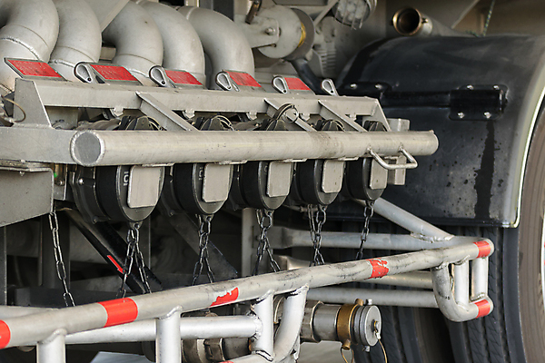 포토 JPG 해외이미지 디자인 산업 컨셉 비즈니스 교통시설 모션 자동차 태국 사람없음 야외 초록색 파란색 기계 트럭 화물 휘발유 석유 서비스 사인 속도 탱크 연료 가스 짐차 무거움 엔진 모터 디젤 방법 유조선 자동 해외포토 아시아 육상교통 컬러 교통 운송업 무게 시설 파일형식 이미지허브