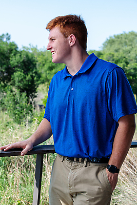 포토 JPG 해외이미지 남자 행복 여유 포즈 졸업 학교 성공 기념 한명 미소 소년 10대 빨간색 파란색 축구 끝 주근깨 저지 플레이어 해외포토 1 교육 감정 어린이 컬러 컨셉 청소년 표정 사람 구기 점 파일형식 이미지허브