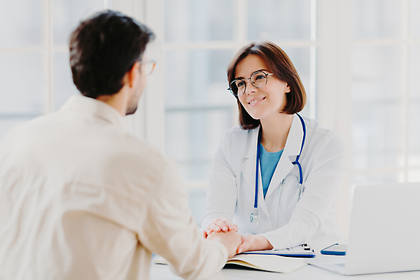 포토 JPG 해외이미지 직업 남자 안경 2 청진기 탁자 건강 병원 관리 대화 설명 사람 사람없음 치료 약 환자 간호사 의사 기록 도움 질병 토론 상담 약속 처방 방문 보험 돌봄 물리치료사 서류판 증상 지원 치료사 해외포토 잡화 가구 컨셉 의학 의료기기 모션 말하기 사무용품 의료진 파일형식 이미지허브