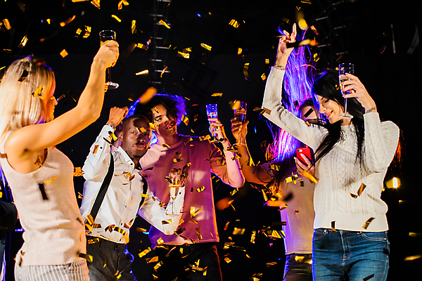 포토 JPG 해외이미지 라이프스타일 여자 남자 행복 문화 크리스마스 모션 휴가 휴식 새해 함께함 실내 미소 사람 이벤트 여러명 성인 친구 파티 유행 우정 기쁨 모임 축하 춤 생일 그룹 고급 군중 야간 샴페인 시원함 클럽 흥분 디스코 꽃가루 멀티 소셜 유흥 해외포토 자연요소 기념일 감정 음악 다수 컨셉 관계 문화예술 주류 표정 내부 생활 가루 파일형식 이미지허브