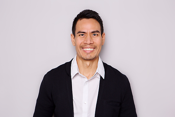 포토 JPG 해외이미지 모델 1 라이프스타일 응시 남자 행복 얼굴 포즈 백그라운드 비즈니스 휴식 한명 서기 웃음 사람 동양인 성인 유행 재킷 기쁨 회색 표현 비즈니스맨 자신감 중앙 치아 시원함 스마트 진짜 스타일 해외포토 시선 감정 컬러 컨셉 모션 표정 인종 생활 신체부위 외투 직장인 소화기관 파일형식 이미지허브