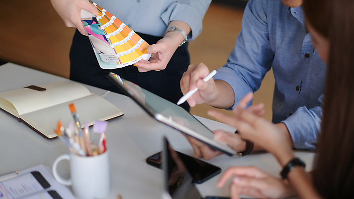 포토 JPG 해외이미지 직업 디자인 여자 남자 컨셉 비즈니스 탁자 회의 직장 함께함 미술 사람없음 그래픽 노트북 사무실 알약 디지털 장비 공구 업무 작업 비즈니스맨 그룹 작업실 계획 건축가 토론 디자이너 책상 동료 그림 경영자 레이아웃 예술가 프로젝트 스타일 브레인스토밍 해외포토 가구 회사 관계 문화예술 사람 전자제품 약 도구 직장인 리더 파일형식 이미지허브