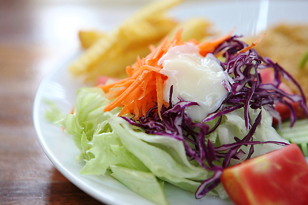포토 JPG 해외이미지 접시 토마토 채소 근접촬영 사람없음 당근 샐러드 신선 소스 양상추 적채 해외포토 식기 음식 뷰포인트 뿌리채소 양념 양배추 파일형식 이미지허브