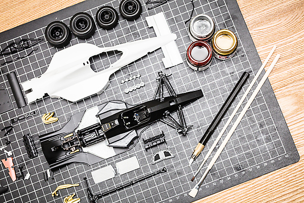 포토 JPG 해외이미지 모델 자동차 놀이 탁자 취미 사람없음 장난감 페인트 미니어처 도구 붓 바퀴 칼 작음 플라스틱 눈금 만들기 시스템 엔진 모터 국회 조립 돌봄 인내 해외포토 육상교통 가구 모션 재질 모형 크기 파일형식 이미지허브