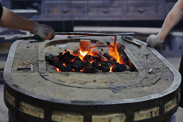 포토 JPG 해외이미지 전통 산업 백그라운드 오렌지 직장 사람없음 목재 빨간색 빛 금속 뜨거움 작업실 닫기 장작 모닥불 벽난로 난방 숯 대장장이 석탄 여신 옛날 용광로 핸드메이드 화상 해외포토 나무 컬러 과일 회사 재료 모션 재질 불 상처 파일형식 이미지허브