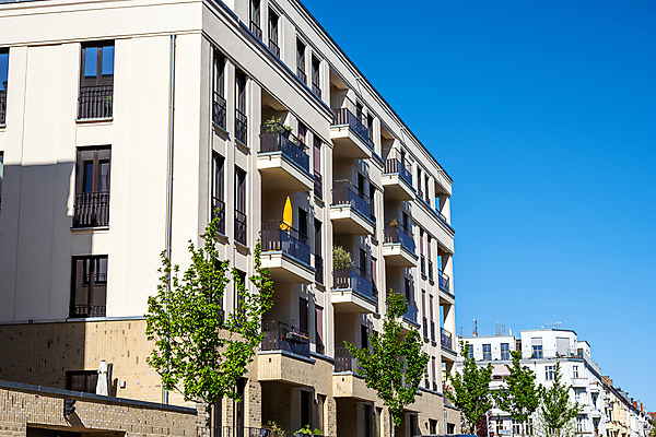 포토 JPG 해외이미지 나무 외관 공원 건축양식 하늘 부동산 아파트 주택 건설업 독일 사람없음 건물 파란색 노란색 맑음 고층빌딩 블록 발코니 도시 시장 재산 고급 땅 투자 콘도 베를린 연립주택 개발 공동주택 땅바닥 뮌헨 해외포토 식물 건축물 공공시설 건축 유럽 산업 컬러 컨셉 비즈니스 숙소 날씨 바닥 빌딩 금융 파일형식 이미지허브