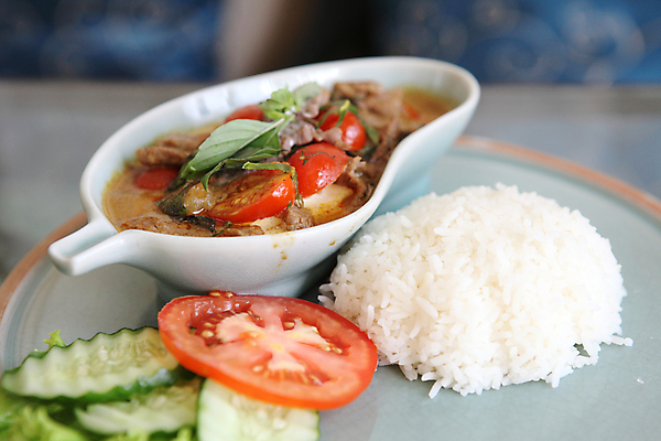 포토 JPG 해외이미지 토마토 밥 실내 사람없음 아웃포커스 카레 카레요리 해외포토 음식 채소 촬영기법 내부 파일형식 이미지허브